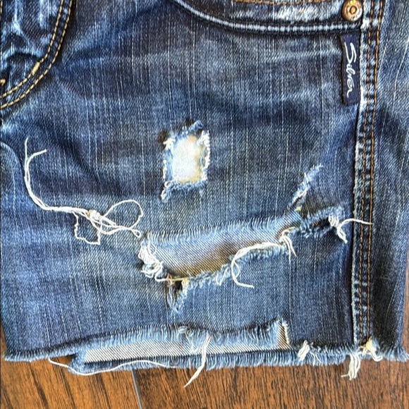 Silver Jeans Women's Distressed Blue Denim Shorts (E5) - Picture 2 of 7